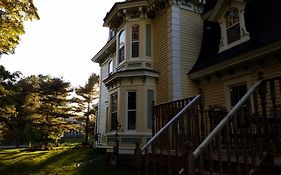 Maplehurst Manor Bed And Breakfast